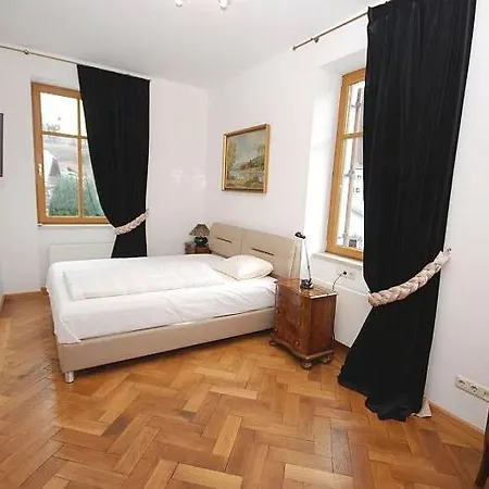 Appartement Ueberdurchschnittliche Moeblierte Vier-zimmer-wohnung Im 1 Og In Zentrumsnaher Lage Von Bad Reichenhall