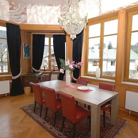 Ueberdurchschnittliche Moeblierte Vier-zimmer-wohnung Im 1 Og In Zentrumsnaher Lage Von