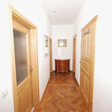 Ueberdurchschnittliche Moeblierte Vier-zimmer-wohnung Im 1 Og In Zentrumsnaher Lage Von * Bad Reichenhall