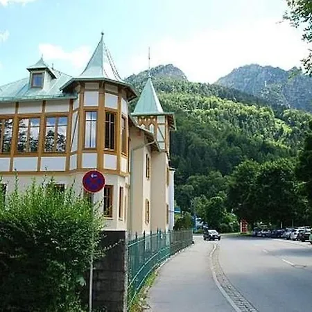 Appartement Ueberdurchschnittliche Moeblierte Vier-zimmer-wohnung Im 1 Og In Zentrumsnaher Lage Von *
